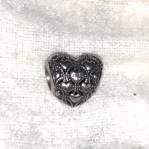 Pandora charm- 2016 Limited Edition Heart. - Picture 1 of 1